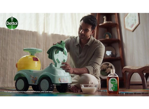 Business News | Dettol Celebrates Father's Day with #DadsCanToo Campaign, Promotes Shared Parenting
