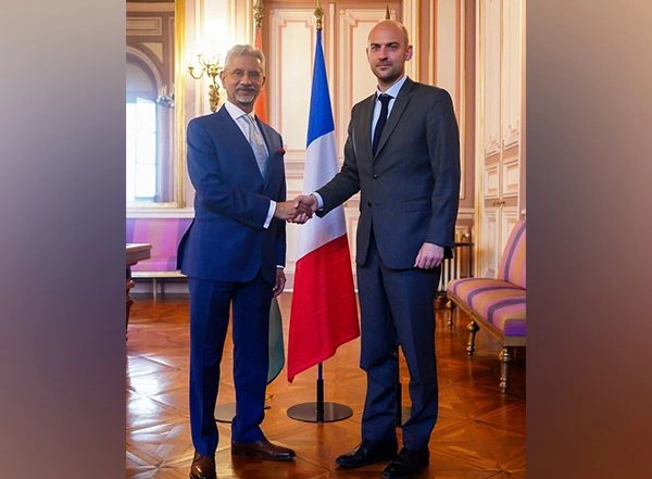 World News | EAM Jaishankar, French Counterpart Barrot Discuss Bilateral Cooperation, Explore New Opportunities in Technology