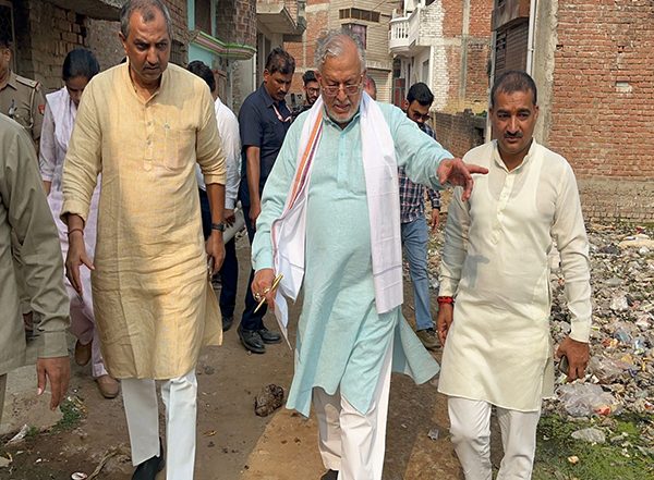 India News | UP Minister Suresh Khanna Visits Municipal Corporation Wards to Conduct Surprise Inspection on Cleanliness