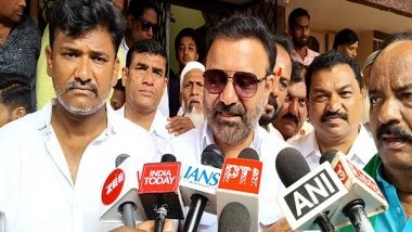 India News | Hubbali: Karnataka Minister Santosh Lad Hands over Rs 5 Lakh Compensation Documents to Family of Husensaab Kalas