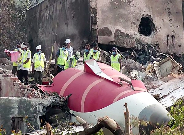 India News | Air India to Provide Rs 25 Lakh to Victims' Families, Survivor in Ahmedabad Plane Crash