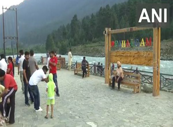 India News | Tourist Spots Reopen in Kashmir a Day After LG Sinha's Announcement; Move Widely Welcomed