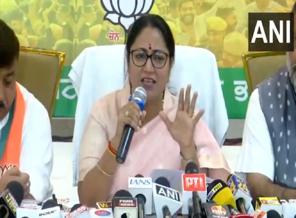 India News | Delhi CM Rekha Gupta Accuses AAP of Misrule in Punjab, Silence over Operation Sindoor