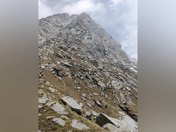 India News | HP: Israeli Trekker Found Seriously Injured After Going Missing in Dhauladhar Mountains