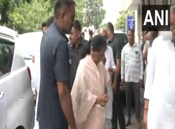 India News | Former Gujarat CM Vijay Rupani's Family Arrives at Hospital to Receive His Mortal Remains