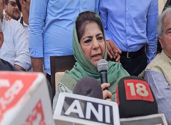 India News | PDP Chief Mehbooba Mufti Urges MEA to Take Necessary Steps to Ensure Return of Stranded Indian Students in Iran