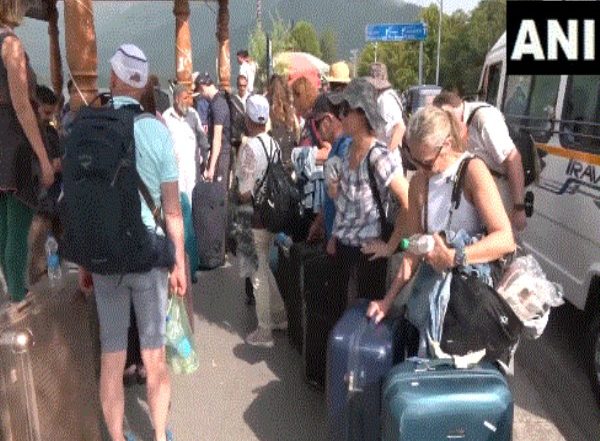 India News | Foreign Tourists Return to Kashmir, Call It Safe and Welcoming