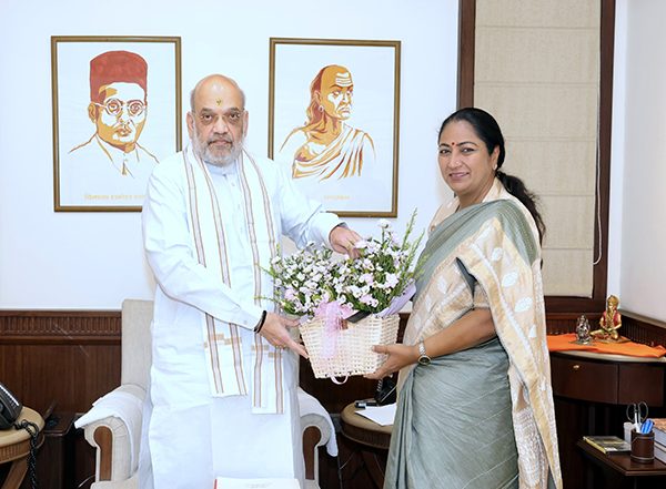 India News | Delhi CM Rekha Gupta Meets Amit Shah in Delhi; Hails His Leadership
