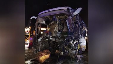 India News | Uttar Pradesh: 2 Dead, 15 Injured as Bus Collides with Stationary Truck on Agra-Lucknow Expressway