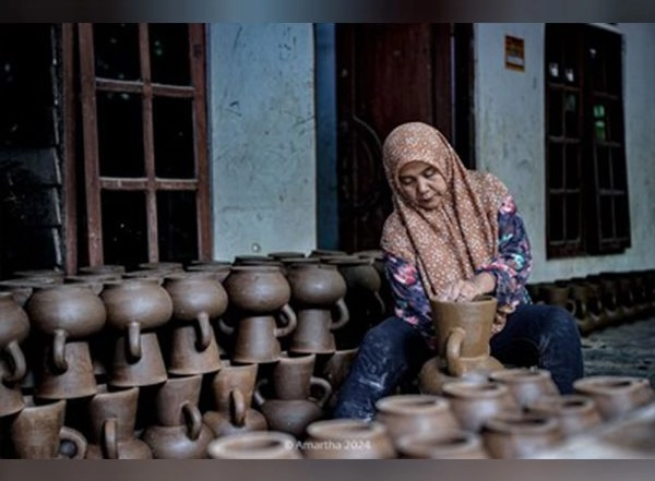 Business News | Fintech Pioneer Amartha Secures $55M from European Development Finance Institutions to Empower Women Entrepreneurs in Rural Indonesia