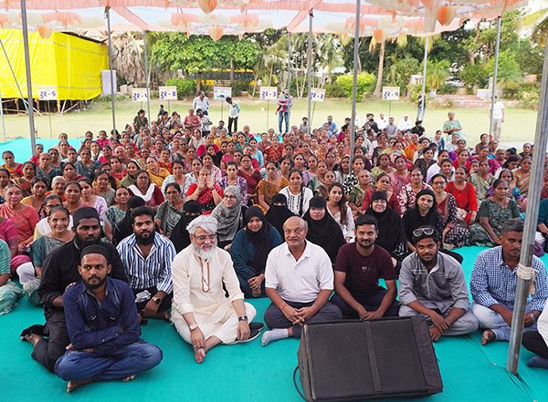 Business News | Humanity First: KP Group and PP Savani Group Arrange Char Dham Pilgrimage and Umrah for Daughters