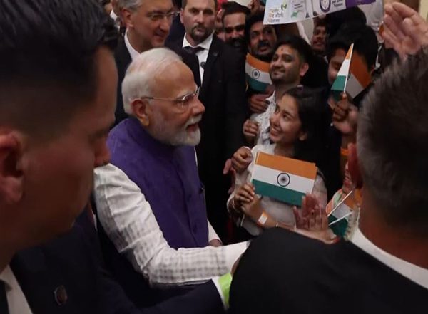 World News | PM Modi Interacts with Members of Indian Diaspora as He Arrives in Croatia