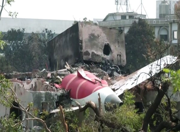 India News | Ahmedabad Plane Crash Tragedy: Civil Hospital Ensures Systematic Arrangement of Embalming and Coffin Sealing Certification for Mortal Remains