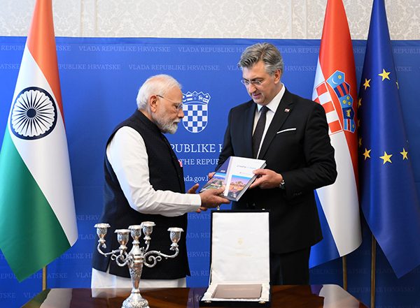 World News | PM Modi Receives Special Gift in Zagreb: Vezdin's Sanskrit Grammar, Written in Latin in 1790