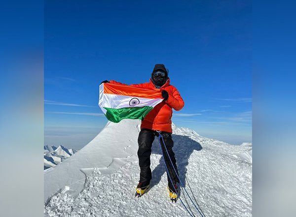 World News | Congress MP Shashi Tharoor Seeks MEA Help for Indian Mountaineer Stranded on Mount Denali