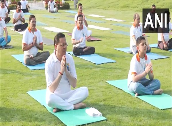 India News | Uttarakhand: CM Dhami Practises Yoga Ahead of the International Yoga Day
