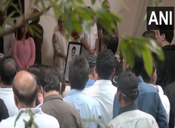 India News | Air India Crash: Mortal Remains of Co-pilot Clive Kunder Brought Home to Mumbai