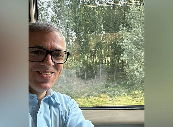 India News | J-K: CM Omar Abdullah Travels to Jammu by Vande Bharat Express, Shares Moment from Journey