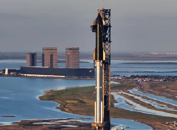 World News | Setback for Elon Musk's Dream Mars Project as SpaceX Rocket Explodes During Testing