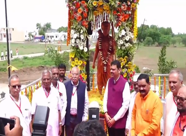 India News | Maharashtra CM Devendra Fadnavis Inaugurates Khajyaji Naik Memorial in Jalgaon, Says History of Tribal Heroes Never Reached Us