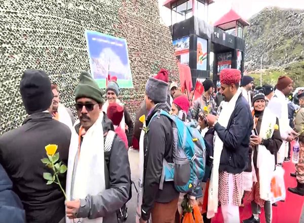 India News | Sikkim Governor Om Prakash Mathur Flags off First Batch of Kailash Mansarovar Yatra Pilgrims