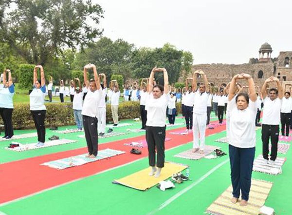 India News | ASI to Host 11th International Yoga Day Celebrations at 81 Historic Sites, Entry Fee Waived off Across Monuments