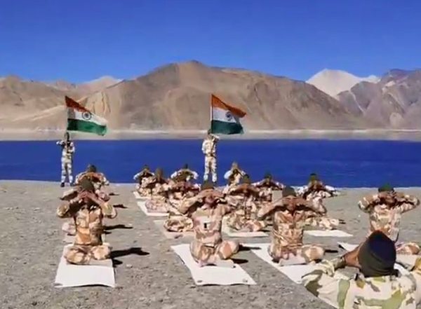 India News | International Yoga Day: Indo-Tibetan Border Police Perform Yoga at Altitude of over 14000 Ft