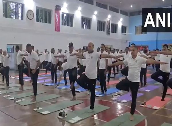 India News | Defence Minister Rajnath Singh Takes Part in International Yoga Day Celebrations in Udhampur, Hails Indian Army and Op Sindoor