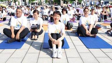 Yoshiko Ishiba Celebrates International Yoga Day 2025: Japan PM Shigeru Ishiba’s Wife Performs Yoga, Inaugurates Event at Indian Embassy (See Pics)