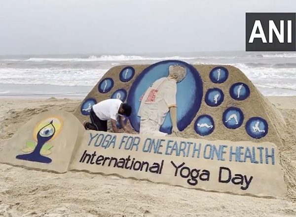 India News | Sand Artist Creates Yoga Sculpture of PM Modi at Puri Beach to Mark 11th International Day of Yoga