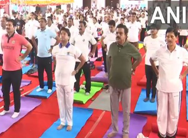 India News | International Yoga Day: Union Minister Jyotiraditya Scindia Perform Yoga in MP's Indore