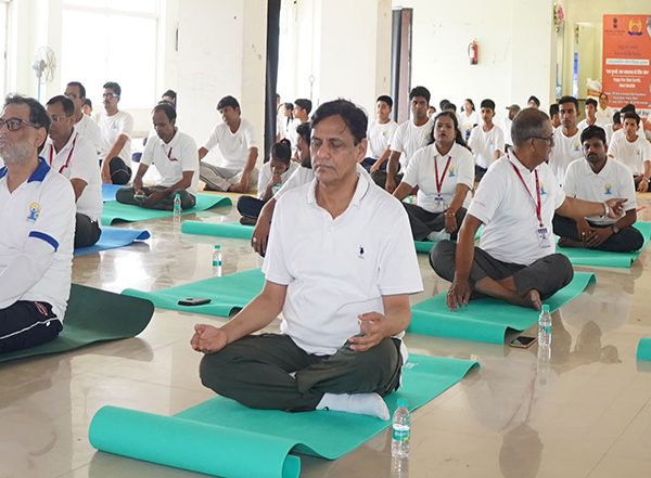 India News |  Bihar: Nityanand Rai Performs Yoga at Patna Sahib Tourist Information Centre