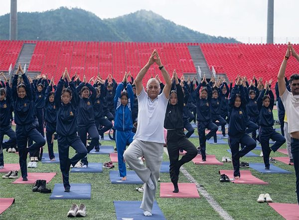 India News | Governor General Vijay Kumar Singh Leads Mizoram in Celebrating International Day of Yoga 2025