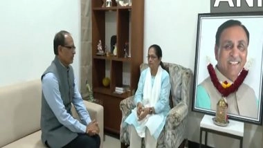 India News | Shivraj Singh Chouhan Meets Vijay Rupani's Family Members, Pays Tributes to Late Leader