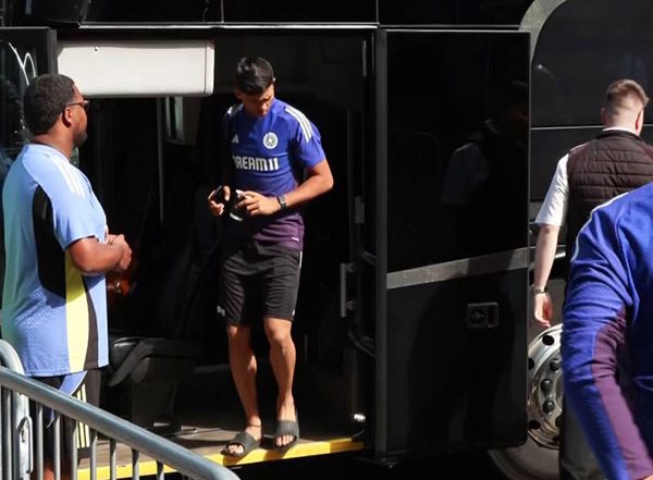 Sports News | Team India, England Arrive at Headingley, Leeds Ahead of Day 2 of First Test