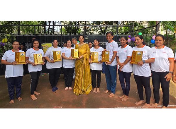Business News | Neela Soans Honours Selfless Yoga Teachers on World Yoga Day