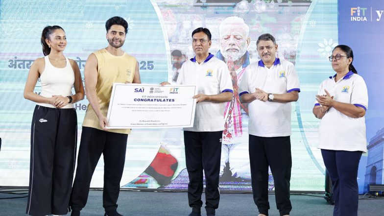 Sports News | Mansukh Mandaviya Performs Yoga Along with over 1500 Enthusiasts to Celebrate 11th International Day of Yoga 2025