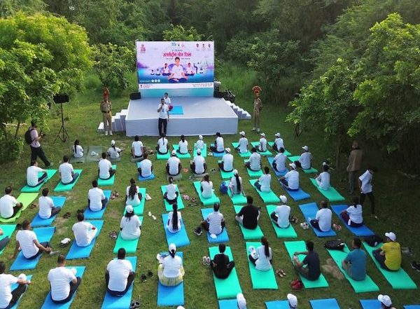 India News | NMCG Organises 'Ghat Par Yoga' to Mark International Yoga Day at Yamuna Bank