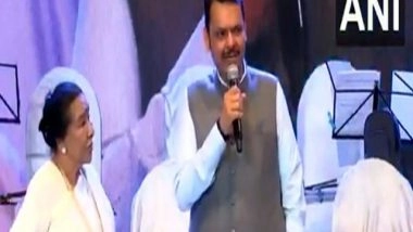 Entertainment News | Maharashtra CM Devendra Fadnavis Sings 'Abhi Na Jao...' Song with Legendary Singer Asha Bhosle