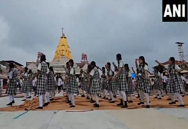 India News | Participants of International Yoga Day Perform Yoga and Garba at Ambaji Temple in Gujarat's Banaskantha