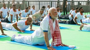 India News | Visakhapatnam Sets World Record on International Day of Yoga; 3 Lakh Perform Yoga Along 28km Beach Road