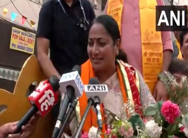 India News | Delhi CM Rekha Gupta Joins Jagannath Rath Yatra in Kamla Nagar, Celebrated Unity and Spiritual Strength