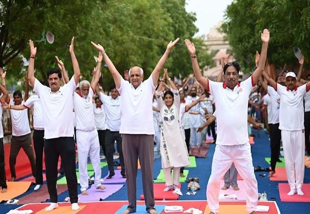 India News | Gujarat CM Bhupendra Patel Attends State-level Yoga Day Celebration in Vadnagar, Sets Guinness World Record