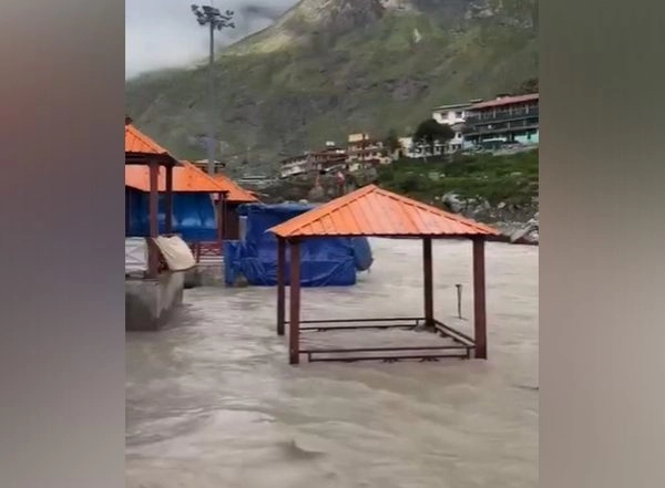 India News | Chamoli Police Urges Devotees to Avoid Alaknanda River as Water Levels Rise