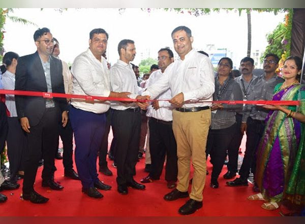 Business News | PPS Motors - Mahindra's Largest Dealer in India - Expands Its Operations in Maharashtra; Inaugurates 2 New Dealerships at Katraj, Pune and Saswad