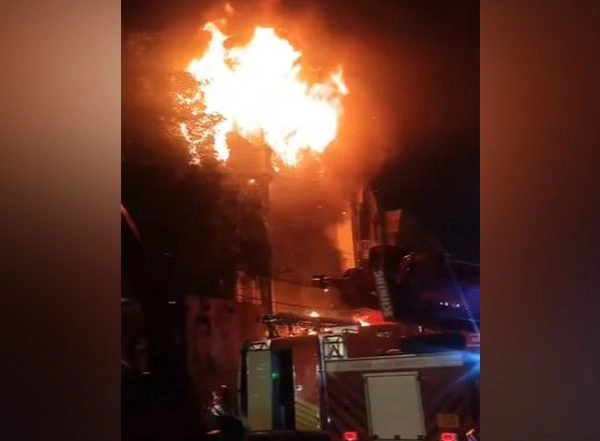 India News | Massive Fire out at Banquet Hall in Delhi's Motinagar; Brought Under Control, No Casualties Reported