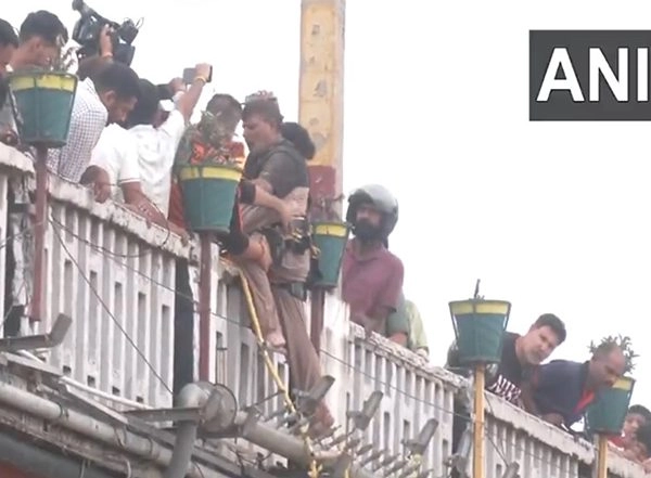 India News | J-K: SDRF Rescues Stranded Man from River Tawi as Water Level Rises Due to Overnight Rainfall