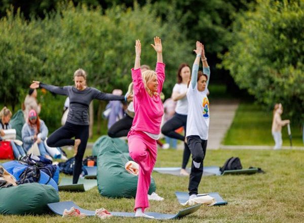 Business News | 7000 Muscovites and Tourists Took Part in International Yoga Day at VDNH