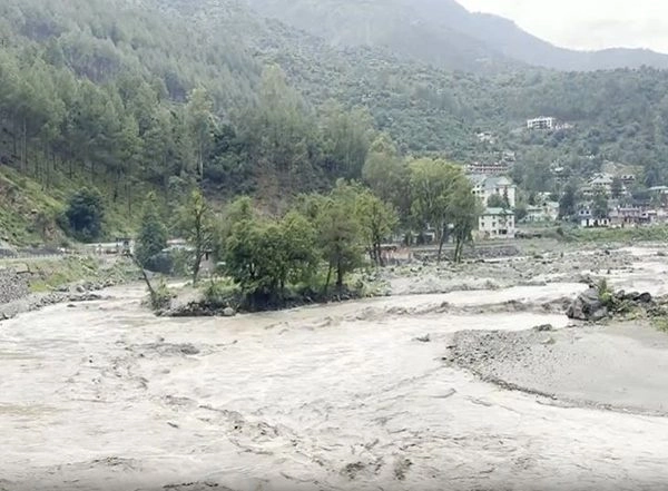 India News | Cloudburst Hits Sainj Valley in Himachal, 4 Houses Washed Away; at Least 3 Feared Missing