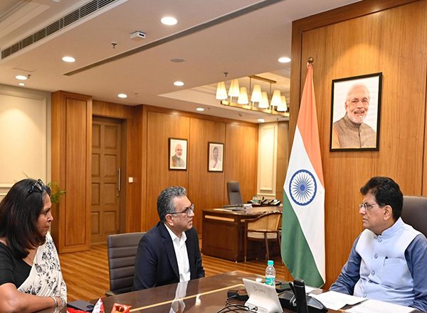 Business News | Piyush Goyal Holds Meeting with Top Executives of L'Oreal India, Temasek to Boost Exports and Investments in India